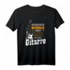 Unterschätze niemals einen alten Mann mit Gitarre T-Shirt – Lustiges Musiker-Outfit für Opa, Rentner & Gitarristen