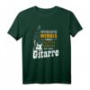 Unterschätze niemals einen alten Mann mit Gitarre T-Shirt – Lustiges Musiker-Outfit für Opa, Rentner & Gitarristen