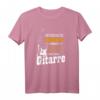 Unterschätze niemals einen alten Mann mit Gitarre T-Shirt – Lustiges Musiker-Outfit für Opa, Rentner & Gitarristen