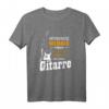 Unterschätze niemals einen alten Mann mit Gitarre T-Shirt – Lustiges Musiker-Outfit für Opa, Rentner & Gitarristen