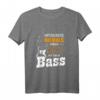 Unterschätze niemals einen alten Mann mit einem Bass T-Shirt – Lustiges Musiker T-Shirt für Rentner, Opas und Bassisten