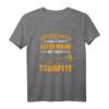 Unterschätze Niemals Einen Alten Mann Mit Einer Trompete T-Shirt - Lustiges Musiker T-Shirt für Trompeter, Bandmitglieder & Musikliebhaber