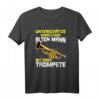Unterschätze niemals einen alten Mann mit einer Trompete T-Shirt - Lustiges Geschenk für Trompeter zum Geburtstag oder Weihnachten