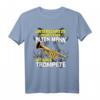Unterschätze niemals einen alten Mann mit einer Trompete T-Shirt - Lustiges Geschenk für Trompeter zum Geburtstag oder Weihnachten