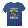 Unterschätze niemals einen alten Mann mit einer Trompete T-Shirt - Lustiges Geschenk für Trompeter zum Geburtstag oder Weihnachten