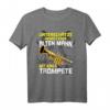 Unterschätze niemals einen alten Mann mit einer Trompete T-Shirt - Lustiges Geschenk für Trompeter zum Geburtstag oder Weihnachten