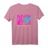 HapKitten Logo T-Shirt mit gestapelten Buchstaben - Nostalgisches TV- und Musik-Design für den besonderen Tag