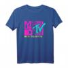 HapKitten Logo T-Shirt mit gestapelten Buchstaben - Nostalgisches TV- und Musik-Design für den besonderen Tag