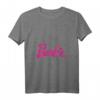 Offizielles Barbie Logo Damen T-Shirt mit V-Ausschnitt - Rosa, bequem & trendig, in verschiedenen Farben und Größen