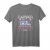 Lustiges Frauen Camping und Wein Spruch T-Shirt – Perfekt für Camperinnen, Weinliebhaberinnen und Naturfreundinnen