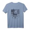 HapKitten Stratocaster American Flag Backdrop T-Shirt – Vintage Gitarren & Musik-Design für Männer und Frauen