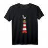 Nordsee & Ostsee Leuchtturm mit Möwe T-Shirt – Lustiges Urlaubsdesign für Kinder, Damen & Herren als Geschenkidee für Norddeutschland-Urlauber