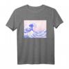 Ästhetik Pastell Rosa Lila T-Shirt mit großer Welle vor Kanagawa - Kawaii Japanisch Streetwear im Vintage Retro Stil