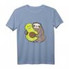 Lustiges Faultier mit Avocado Veganer T-Shirt – Niedliches Faultier-Design für Kinder & Erwachsene, Perfekt als Geschenk für Faultier- und Avocadoliebhaber