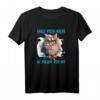 Zerzauste Katze - Schau mich in diesem Sound an T-Shirt für humorvolle Persönlichkeiten mit Spruch, perfekt für Freizeit und Arbeit