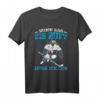Eishockey Spruch T-Shirt 'Wenn das Eis ruft muss ich los' – Perfektes Geschenk für Eishockeyspieler, Fans & Torwarte zu Weihnachten & Geburtstag
