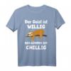 Der Geist ist willig, der Körper ist chillig - Lustiges Faultier T-Shirt für Büro, Homeoffice & Freizeit, ideales Geschenk für Freunde und Kollegen