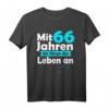 66 Jahre Geschenk - Mit 66 Jahren fängt das Leben an T-Shirt für Geburtstagsparty, Mama, Papa, Großeltern & Freunde