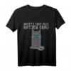 Nachts Sind Alle Katzen Grau T-Shirt mit blauer Katze - Humorvolles Tiermotive Shirt für Katzenliebhaber