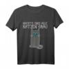 Nachts Sind Alle Katzen Grau T-Shirt mit blauer Katze - Humorvolles Tiermotive Shirt für Katzenliebhaber