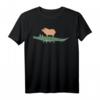 Lustiges Capybara, das auf einem Krokodil reitet T-Shirt - Humorvolles Tiermotiv, klassisch geschnitten mit doppeltem Saum