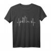 Frankfurt Skyline Herzschlag Fan T-Shirt - Ich Liebe Frankfurt Am Main mit Wahrzeichen & EKG Motiv