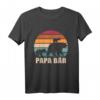 Papa Bär 2 Kinder Vatertag T-Shirt – Doppelt genähter Papa von zwei Kindern, klassisch geschnitten