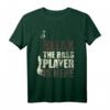 Der Bassist ist hier Musik Geschenkidee - Bassgitarre T-Shirt für Musiker, Liebhaber & Gitarrenlehrer zu Weihnachten & Geburtstag