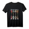 All you need is Bass Langarmshirt mit berühmtem Zebrastreifen – Vintage Design für Bassisten & Musikliebhaber