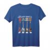 All you need is Bass Langarmshirt mit berühmtem Zebrastreifen – Vintage Design für Bassisten & Musikliebhaber