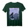 Rabe Krähe sitzt auf Laterne - Hochwertige Vogelillustration T-Shirt für Natur- und Tierliebhaber