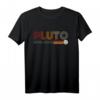 PLUTO T-Shirt mit Planeten und Galaxie - Retro Vintage Design, klassisch geschnitten, langlebig mit doppelt genähtem Saum