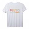 PLUTO T-Shirt mit Planeten und Galaxie - Retro Vintage Design, klassisch geschnitten, langlebig mit doppelt genähtem Saum