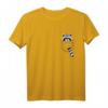 Funky Waschbär T-Shirt mit Taschen-Design – Lustiges Tiermotiv für Tierliebhaber und Fans von frechen Tieren