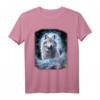 Ein einsamer Wolf auf schneebedecktem Hügel - Fantasie Kunst Design T-Shirt für Wolf Liebhaber & Naturliebhaber