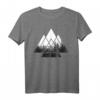 IN THE FOREST Wald Natur Motiv Geometrisch Minimalismus T-Shirt – Retro Tannen Muster für Streetwear, Snowboard & Wanderlust Fans