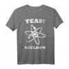 Das Urknalltheory-Logoteam Sheldon Atom T-Shirt – Offizielles Big Bang Theory Fanartikel für Nerds, Wissenschafts- und Sitcom-Enthusiasten