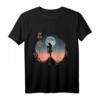 Futuristischer Geister Samurai T-Shirt - Japanische Cyberpunk Streetwear für Anime- und Samurai-Fans mit Mond und Katana Design