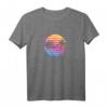 Palm Sunset 80er Jahre Vibe Retrowave Synthwave Ästhetik T-Shirt – Perfektes Geschenk für Retro- und Musikfans