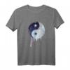 Yin Yang Wasserfarbe T-Shirt - Klassisch geschnitten, doppelt genähter Saum, ideales Geschenk für Kunst- und Philosophie-Liebhaber