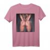 Sexy Girl T-Shirt mit frechem Aufdruck - Auffälliges grafisches Shirt für Männer und Frauen, ideal für Sammler und humorvolle Mode
