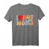 I Love Hot Moms Shirt - Lustiges Kinder Herz T-Shirt für Jungen & Mädchen, Geburtstags- und Valentinstagsgeschenk