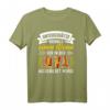 NVA Veteranen T-Shirt mit Ostalgie-Motiv - Unterschätze niemals einen Mann, DDR Streitkraft, Ostdeutsche NVA Kleidung & Geschenkidee