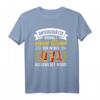 NVA Veteranen T-Shirt mit Ostalgie-Motiv - Unterschätze niemals einen Mann, DDR Streitkraft, Ostdeutsche NVA Kleidung & Geschenkidee