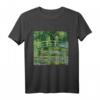 Monets Seerosen und japanische Brücke T-Shirt – Kunstliebhaber Geschenk mit Impressionismus-Motiv