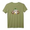 Japanisch Daruma Doll & Maneki Neko Katze im St. Patrick's Hat Raglan - Kulturelles Glückssymbol für Japan-Fans und St. Patrick's Day