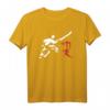 Shaolin Kämpfer mit chinesischer Hellebarde & Kungfu Schrift T-Shirt - Klassisch geschnitten, doppelt genähter Saum
