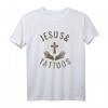 Jesus und Tattoos Christliches T-Shirt zum HapKitten – Klassisch geschnitten, doppelt genähter Saum