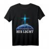 In der Dunkelheit sehe ich sein helles christliches T-Shirt - Glaubensbekundung mit leuchtendem Kreuz, perfekt für Kirche, Bibelstudien und als Geschenk