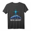 In der Dunkelheit sehe ich sein helles christliches T-Shirt - Glaubensbekundung mit leuchtendem Kreuz, perfekt für Kirche, Bibelstudien und als Geschenk